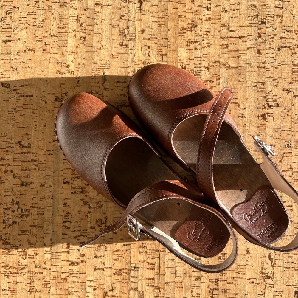 Good guys don’t wear leather Sofia clog sandals brown